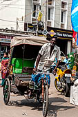 Street life around the Sri Meenakshi-Sundareshwarar Temple of Madurai. Tamil Nadu.  